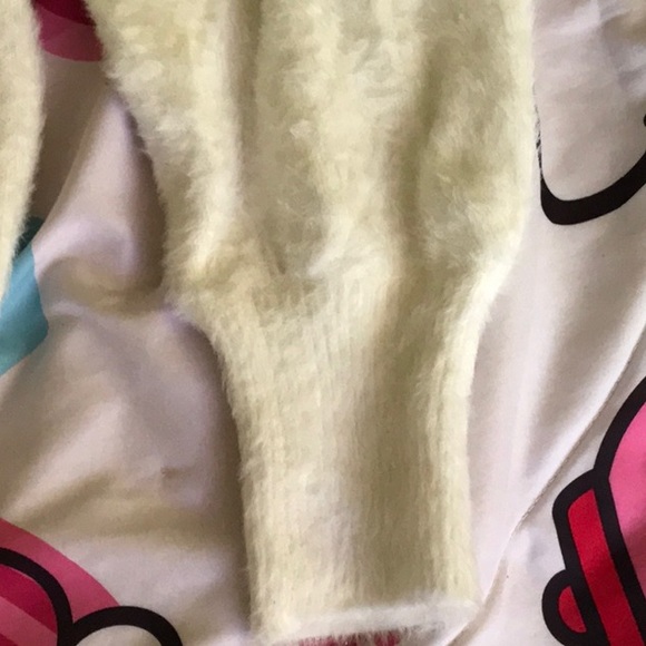 Fuzzy White Sweater Sz M - Picture 5 of 8